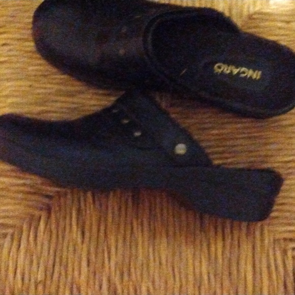 Shoes - Picture 7 of 8